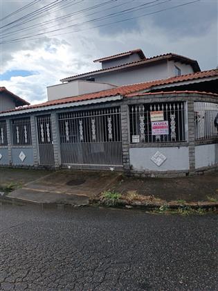 Casa à Venda