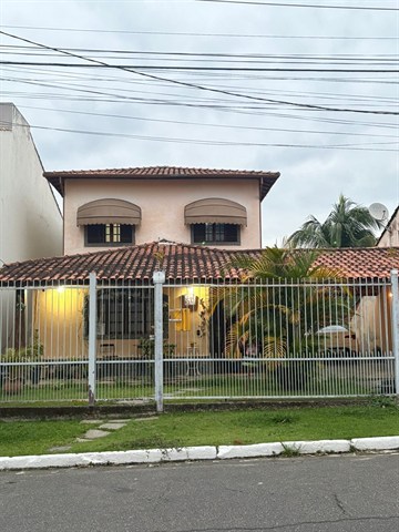 Casa à Venda
